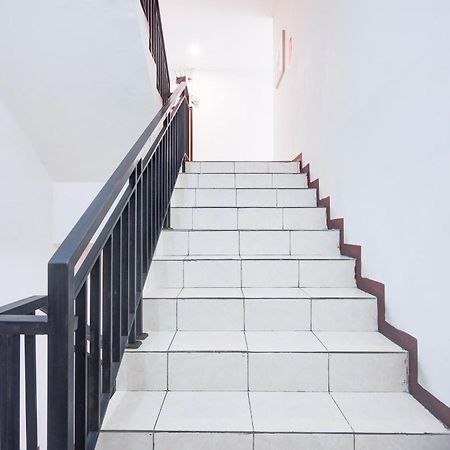 Hotel O Rappocini Near Rsia Paramount Makassar Kültér fotó
