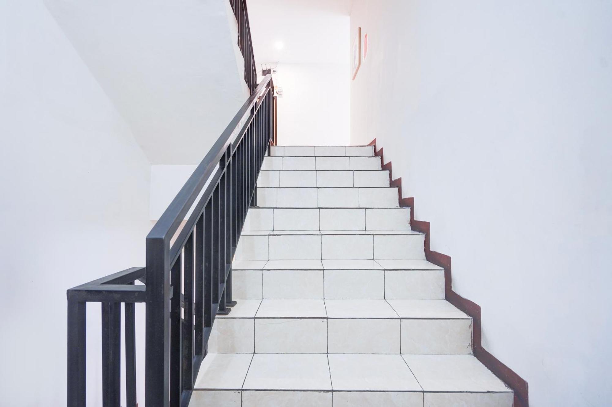 Hotel O Rappocini Near Rsia Paramount Makassar Kültér fotó