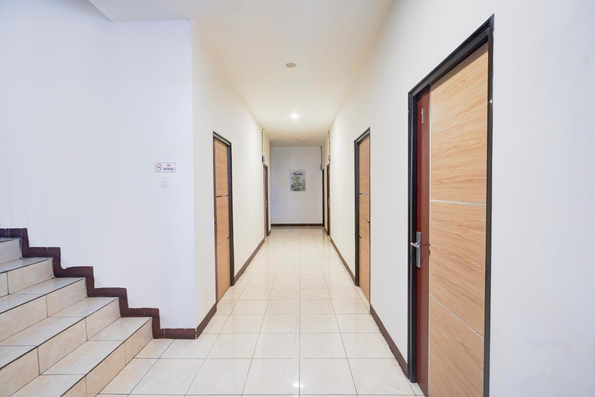 Hotel O Rappocini Near Rsia Paramount Makassar Kültér fotó